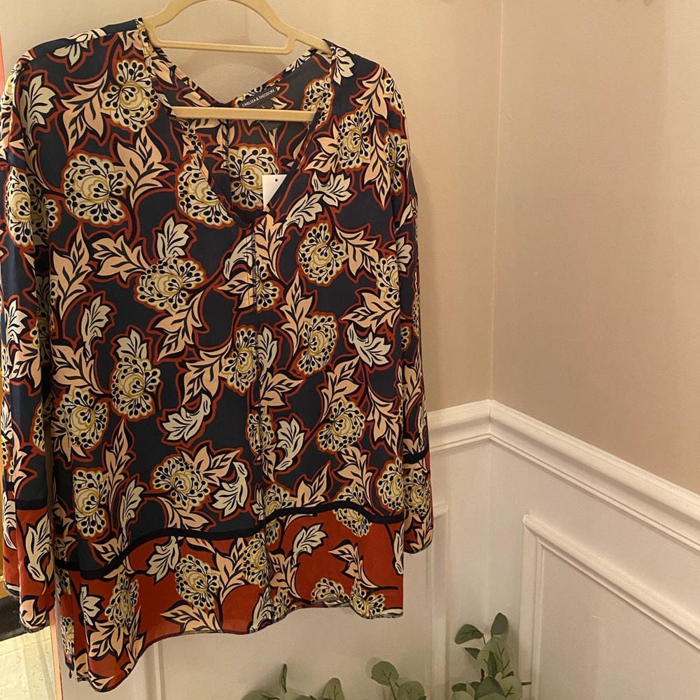 New. Lightweight blouse.